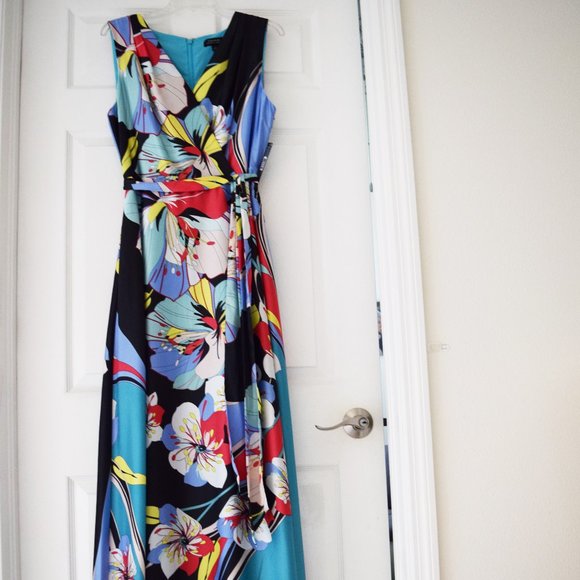 Tahari Dresses & Skirts - Tahari Sleeveless Printed Charmeuse Gown Size 10